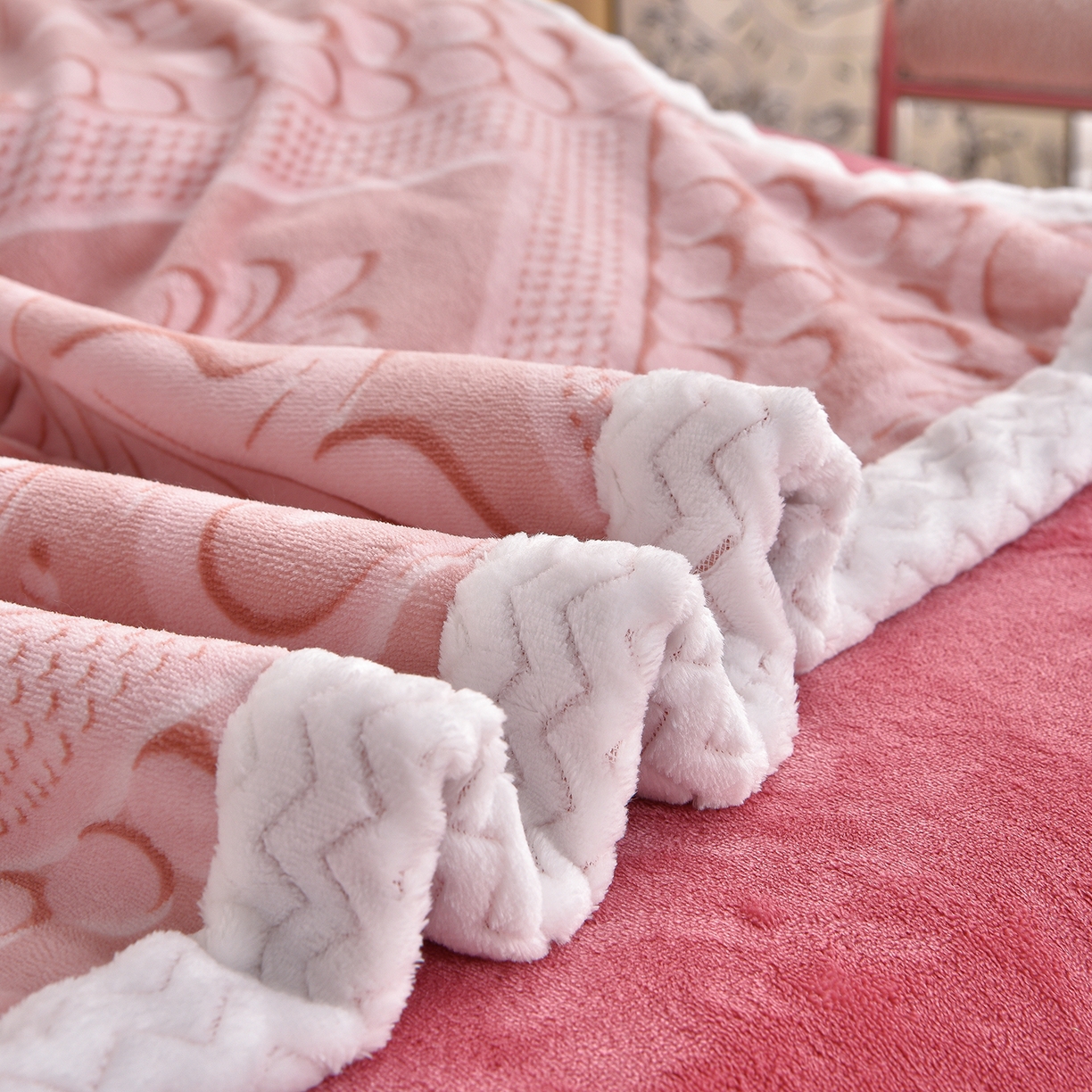 91家纺网 家纺一手货源 找家纺 董成龙家纺 2025新款直播爆款牛奶绒四件套雕花压线款法莱绒四件套11 欧式花-豆沙