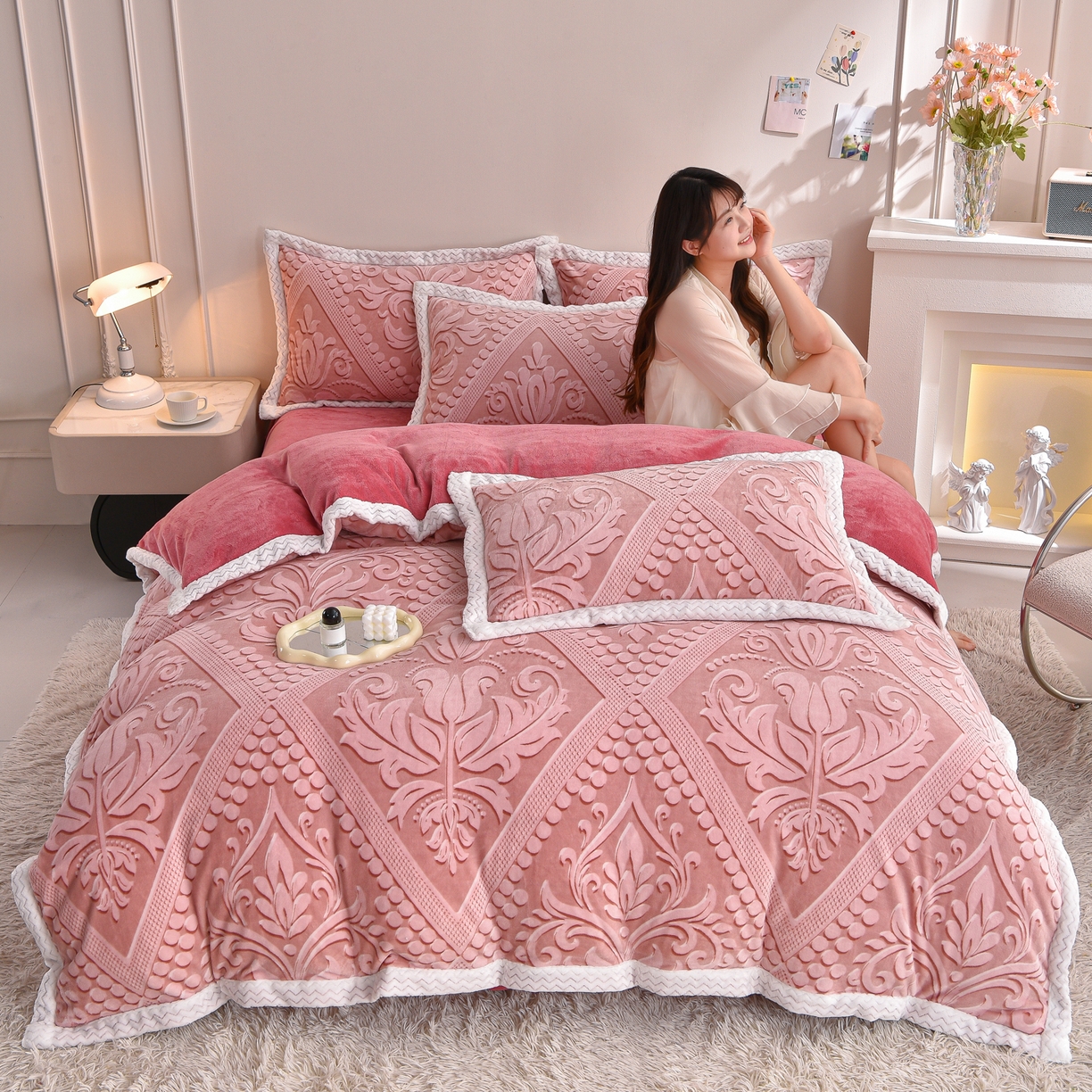 91家纺网 家纺一手货源 找家纺 董成龙家纺 2025新款直播爆款牛奶绒四件套雕花压线款法莱绒四件套11 欧式花-豆沙