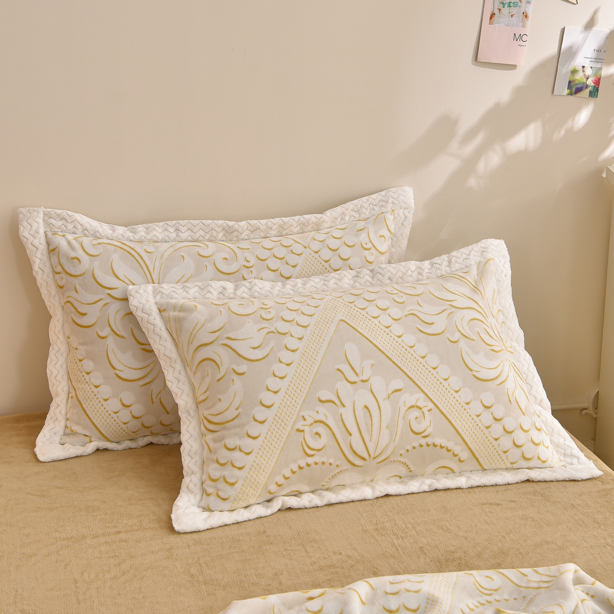 91家纺网 家纺一手货源 找家纺 董成龙家纺 2025新款直播爆款牛奶绒四件套雕花压线款法莱绒四件套11 欧式花-奶咖