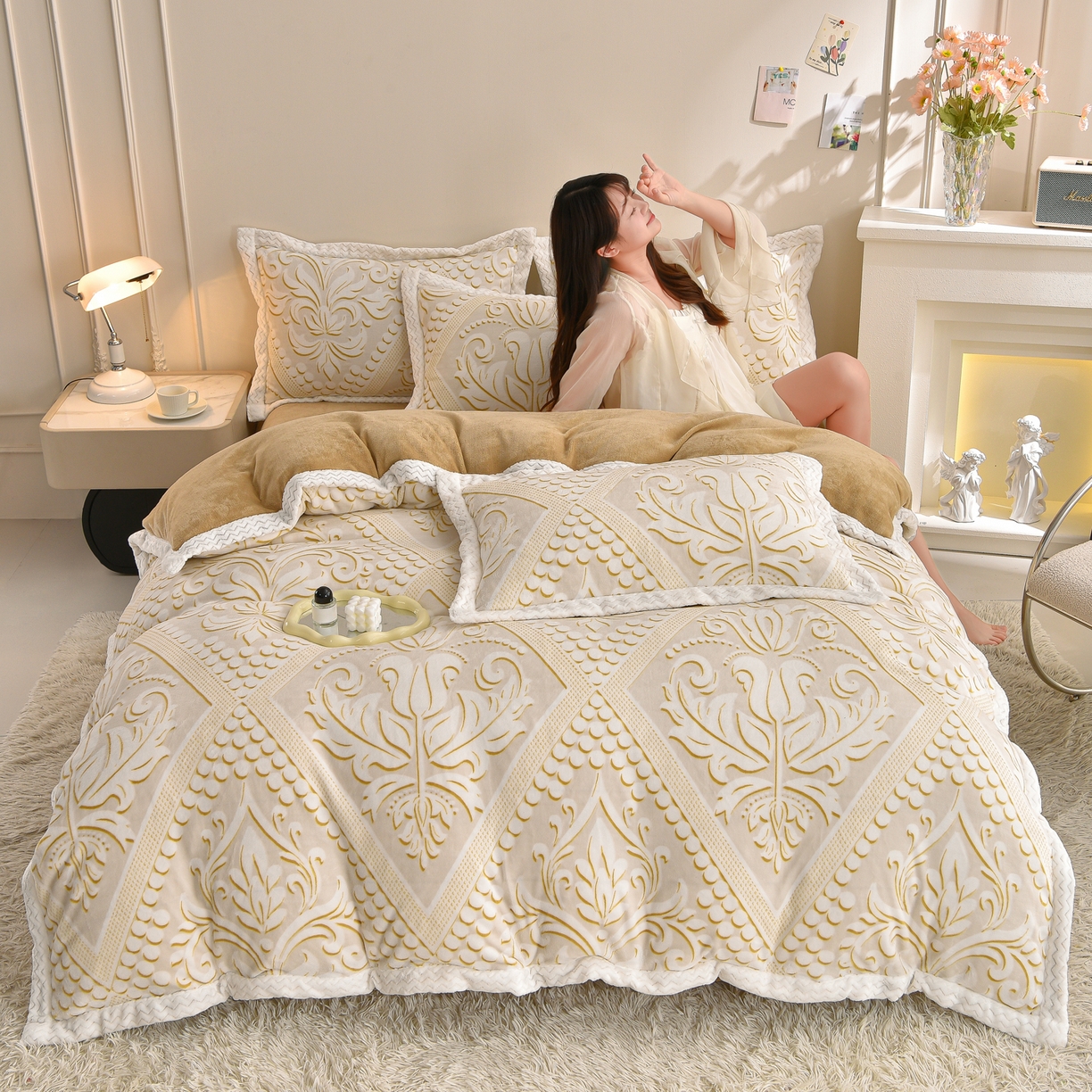 91家纺网 家纺一手货源 找家纺 董成龙家纺 2025新款直播爆款牛奶绒四件套雕花压线款法莱绒四件套11 欧式花-奶咖