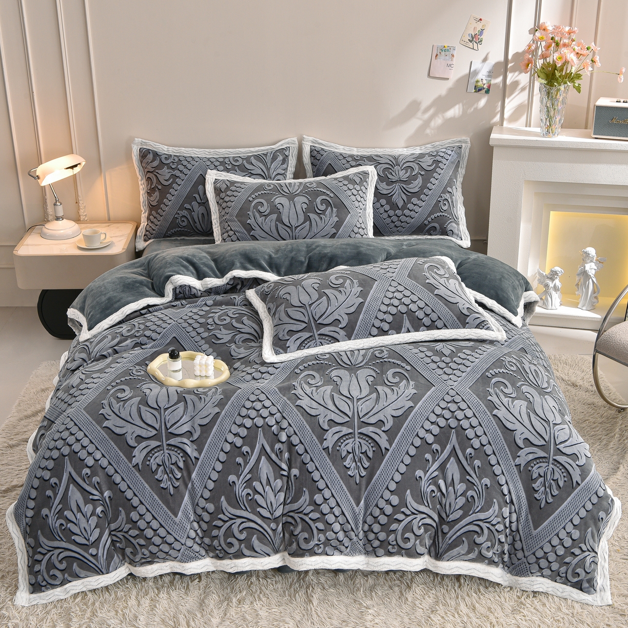 91家纺网 家纺一手货源 找家纺 董成龙家纺 2025新款直播爆款牛奶绒四件套雕花压线款法莱绒四件套11 欧式花-高级灰