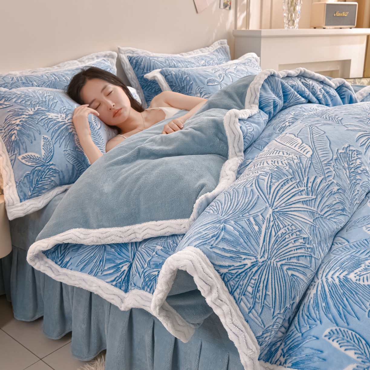 91家纺网 家纺一手货源 找家纺 董成龙家纺 2025新款直播爆款牛奶绒四件套雕花压线款法莱绒四件套11 初语-富贵兰