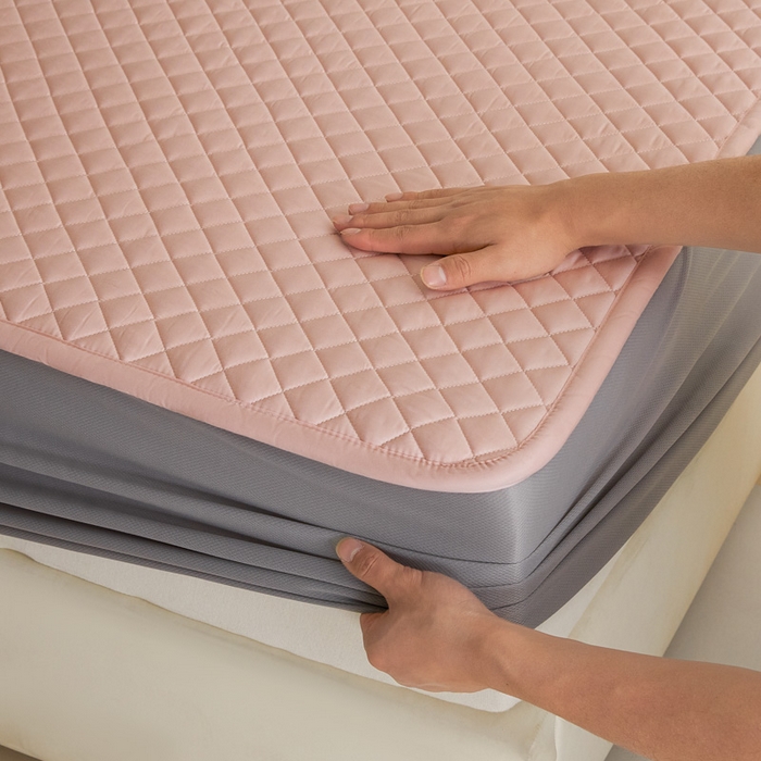 91家纺网 家纺一手货源 找家纺 由有家居 2025新品60S全棉长绒棉绗缝夹棉大豆纤维床垫床褥平铺款床笠款三件套 平铺-樱花粉