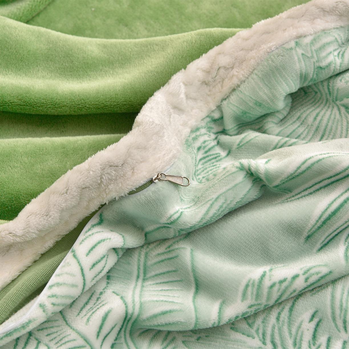 91家纺网 家纺一手货源 找家纺 董成龙家纺 2025新款直播爆款牛奶绒四件套雕花压线款法莱绒四件套11 初语-富贵绿