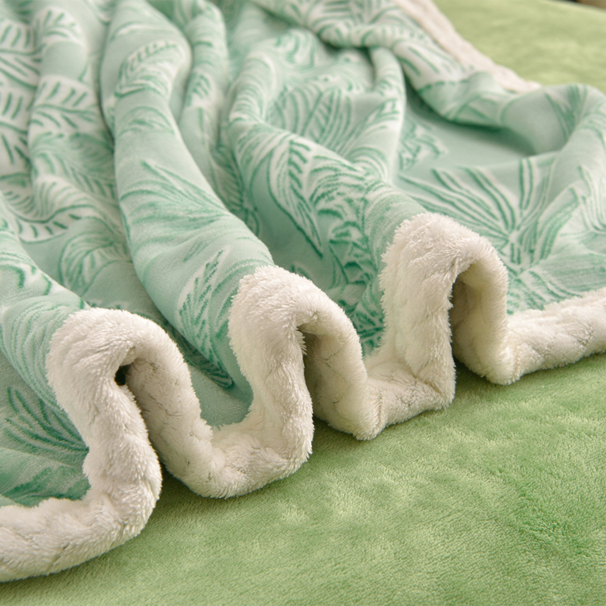 91家纺网 家纺一手货源 找家纺 董成龙家纺 2025新款直播爆款牛奶绒四件套雕花压线款法莱绒四件套11 初语-富贵绿