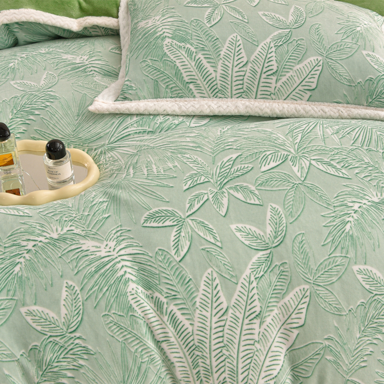 91家纺网 家纺一手货源 找家纺 董成龙家纺 2025新款直播爆款牛奶绒四件套雕花压线款法莱绒四件套11 初语-富贵绿