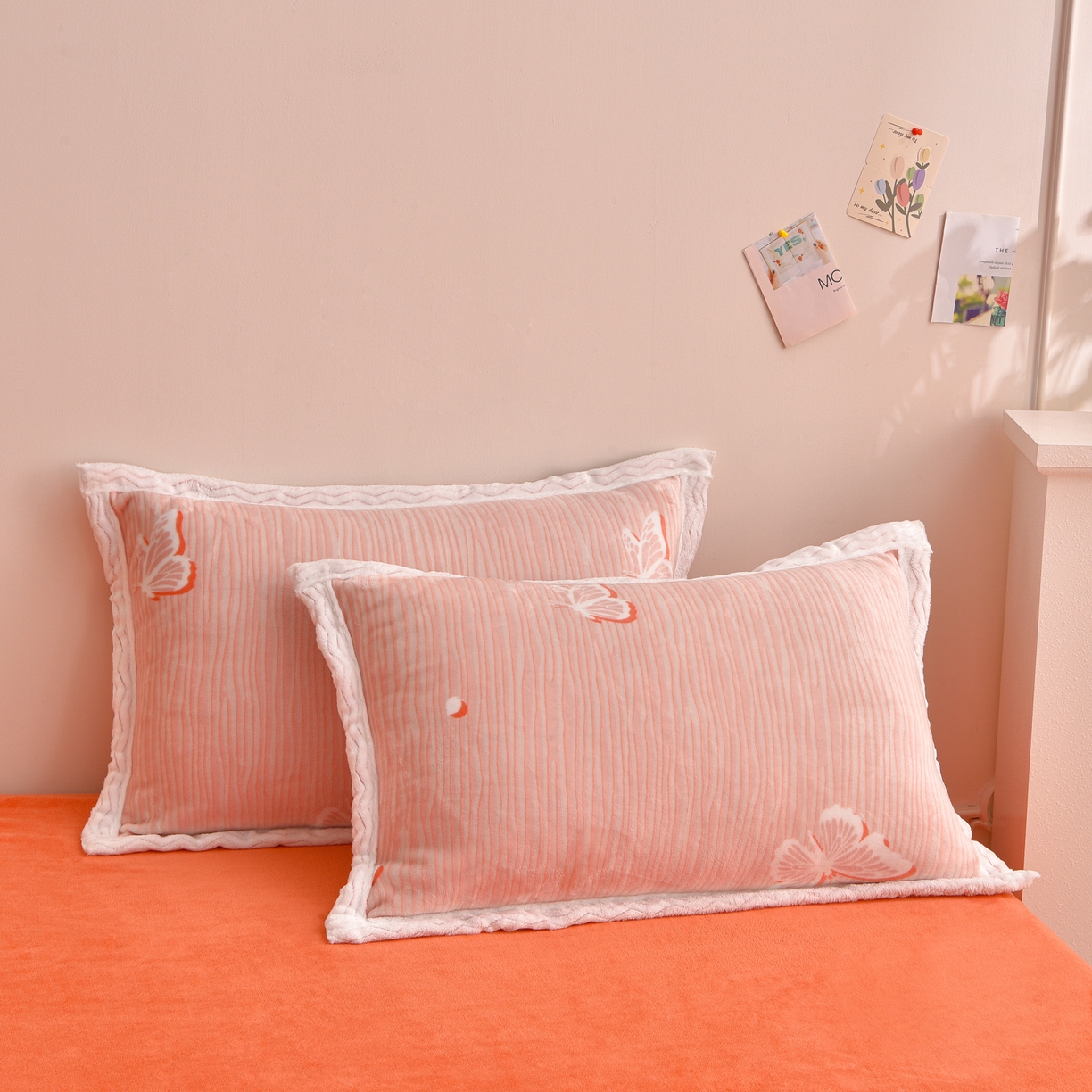 91家纺网 家纺一手货源 找家纺 董成龙家纺 2025新款直播爆款牛奶绒四件套雕花压线款法莱绒四件套11 蝶舞-浅粉