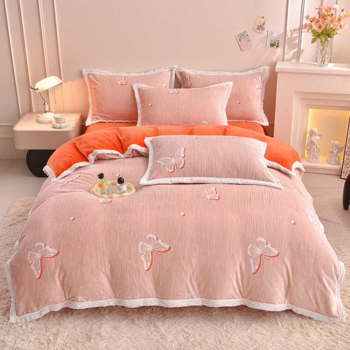 91家纺网 家纺一手货源 找家纺 董成龙家纺 2025新款直播爆款牛奶绒四件套雕花压线款法莱绒四件套11 蝶舞-浅粉