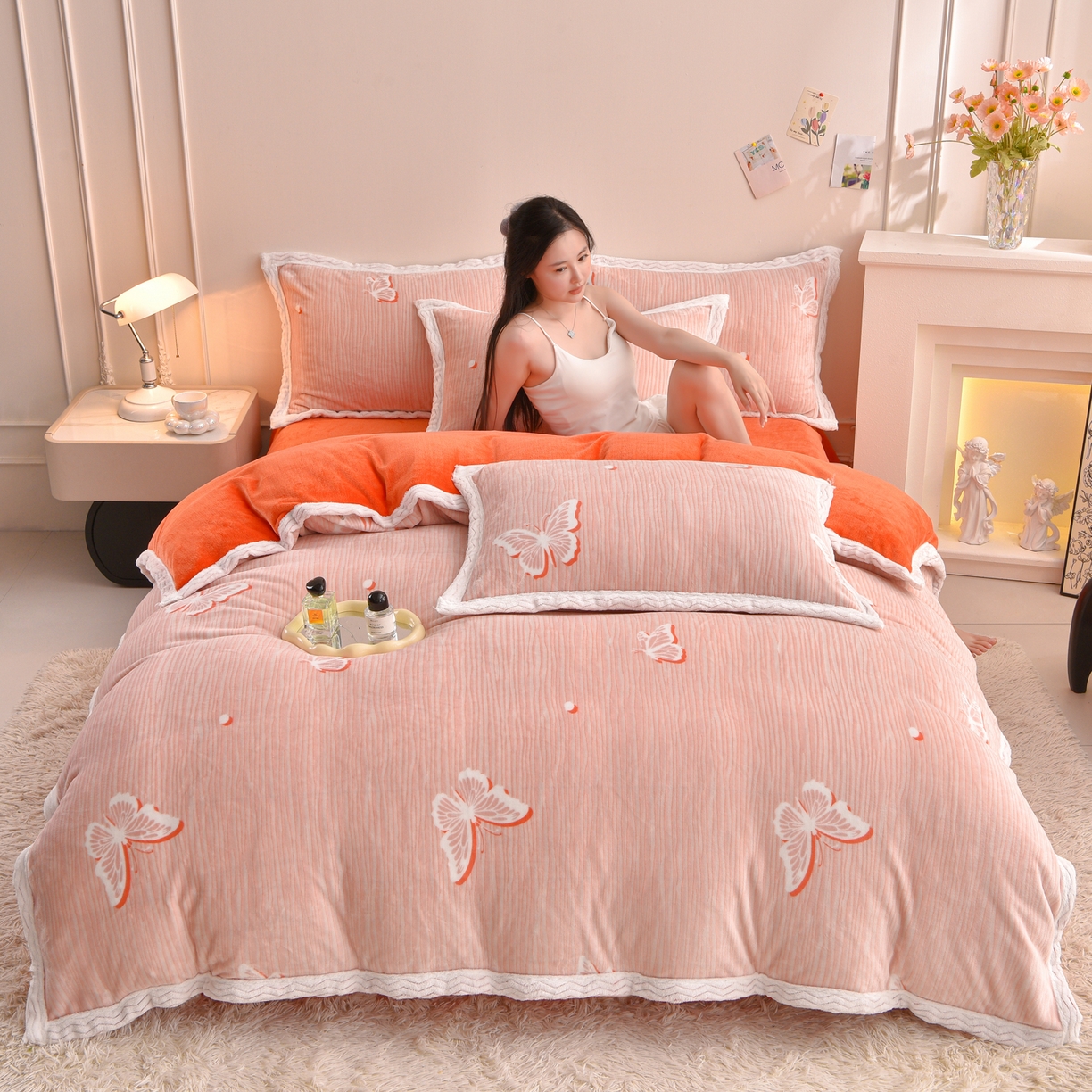 91家纺网 家纺一手货源 找家纺 董成龙家纺 2025新款直播爆款牛奶绒四件套雕花压线款法莱绒四件套11 蝶舞-浅粉