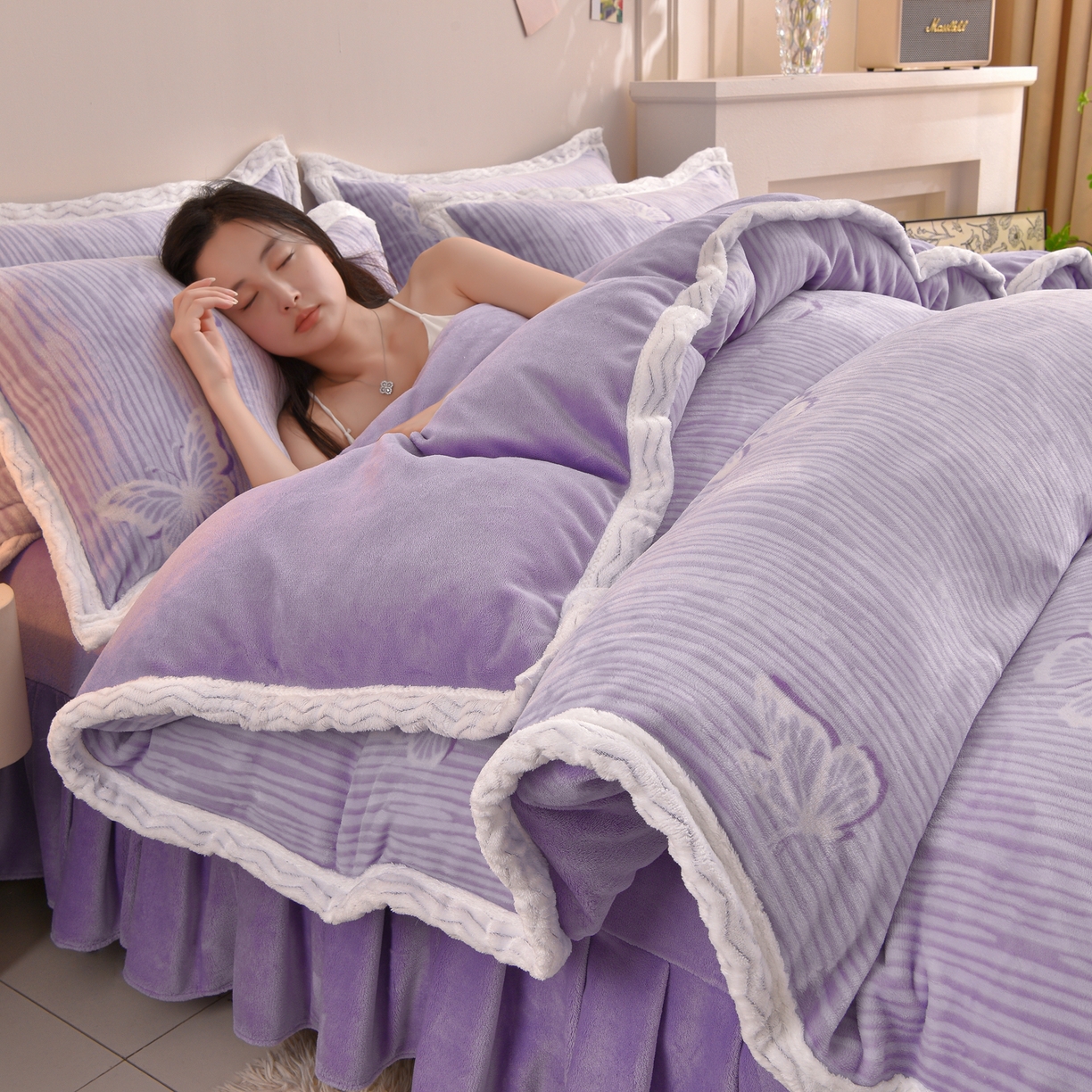 91家纺网 家纺一手货源 找家纺 董成龙家纺 2025新款直播爆款牛奶绒四件套雕花压线款法莱绒四件套11 蝶舞-紫