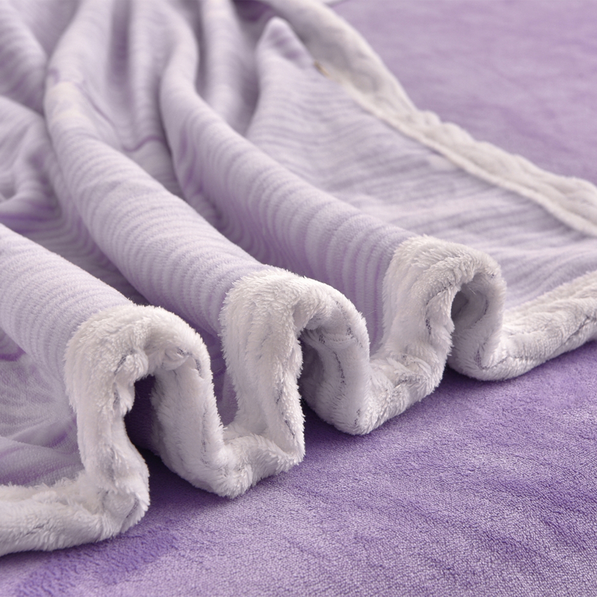 91家纺网 家纺一手货源 找家纺 董成龙家纺 2025新款直播爆款牛奶绒四件套雕花压线款法莱绒四件套11 蝶舞-紫