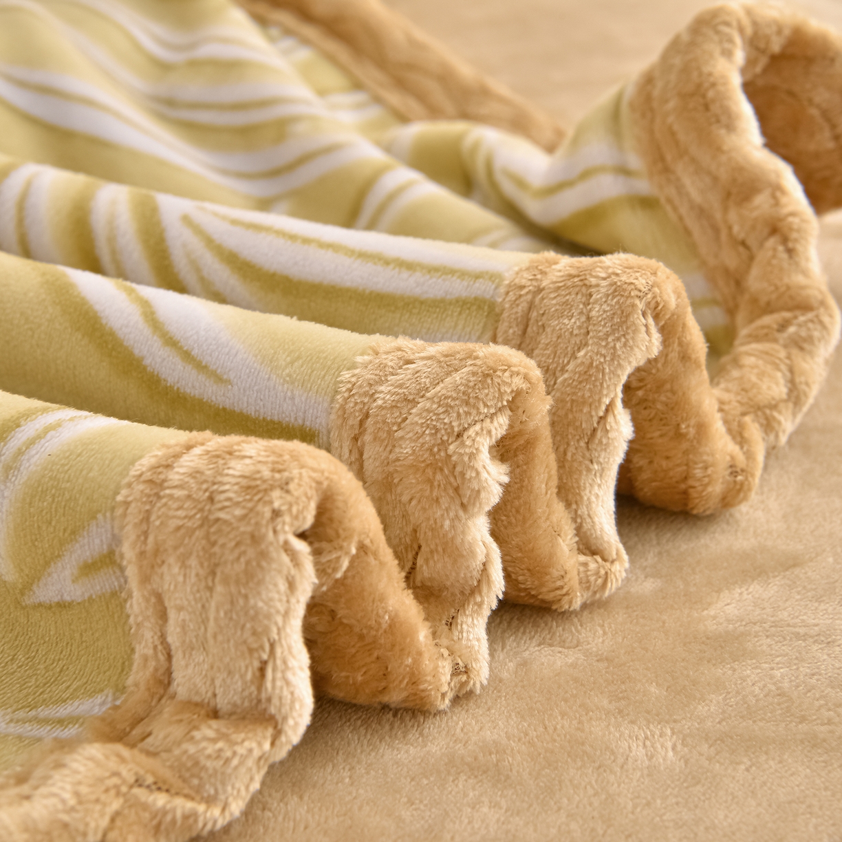 91家纺网 家纺一手货源 找家纺 董成龙家纺 2025新款直播爆款牛奶绒四件套雕花压线款法莱绒四件套11 经典-羽叶