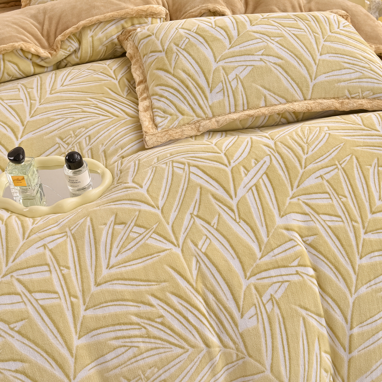 91家纺网 家纺一手货源 找家纺 董成龙家纺 2025新款直播爆款牛奶绒四件套雕花压线款法莱绒四件套11 经典-羽叶