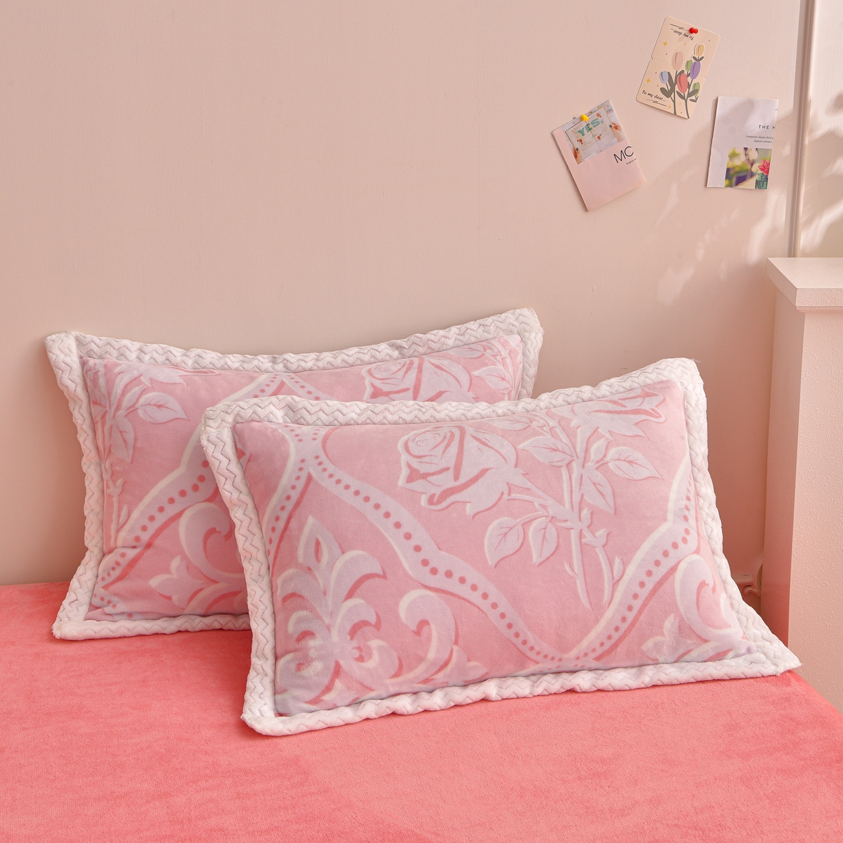 91家纺网 家纺一手货源 找家纺 董成龙家纺 2025新款直播爆款牛奶绒四件套雕花压线款法莱绒四件套11 欧雅-粉