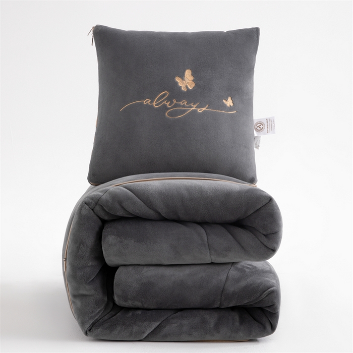 91家纺网 家纺一手货源 找家纺 （总）照世家纺 2025新款蝶影相随牛奶绒多功能抱枕被（控价：不能低于以下：小79，中号99，大139，加大169，超大219.低于零售价的链接，一经发现直接投诉下架，感谢大家的支持）