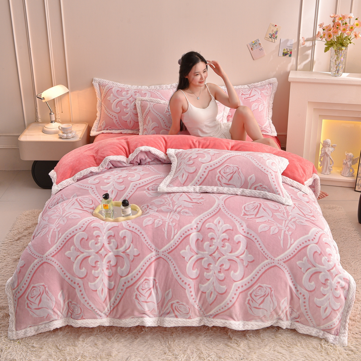 91家纺网 家纺一手货源 找家纺 董成龙家纺 2025新款直播爆款牛奶绒四件套雕花压线款法莱绒四件套11 欧雅-粉