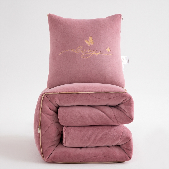 91家纺网 家纺一手货源 找家纺 照世家纺 2025春夏新款全棉纯棉印花A类抱枕被 遇见小萌 45x45展开120x160