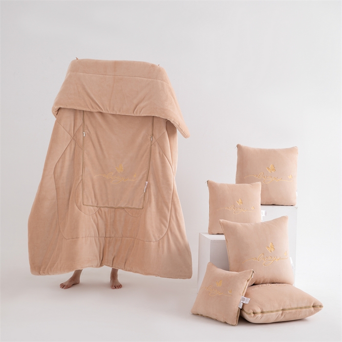 91家纺网 家纺一手货源 找家纺 照世家纺 2025新款蝶影相随牛奶绒多功能抱枕被（控价：不能低于以下：小79，中号99，大139，加大169，超大219.低于零售价的链接，一经发现直接投诉下架，感谢大家的支持） 蝶影相随-咖色