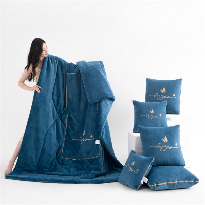 91家纺网 家纺一手货源 找家纺 照世家纺 2025新款蝶影相随牛奶绒多功能抱枕被（控价：不能低于以下：小79，中号99，大139，加大169，超大219.低于零售价的链接，一经发现直接投诉下架，感谢大家的支持） 蝶影相随-海蓝