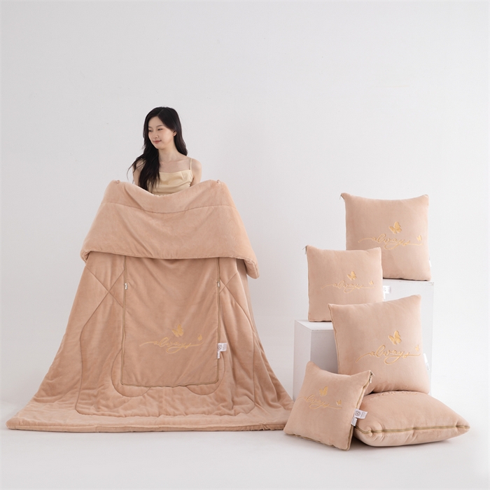 91家纺网 家纺一手货源 找家纺 照世家纺 2025新款蝶影相随牛奶绒多功能抱枕被（控价：不能低于以下：小79，中号99，大139，加大169，超大219.低于零售价的链接，一经发现直接投诉下架，感谢大家的支持） 蝶影相随-咖色