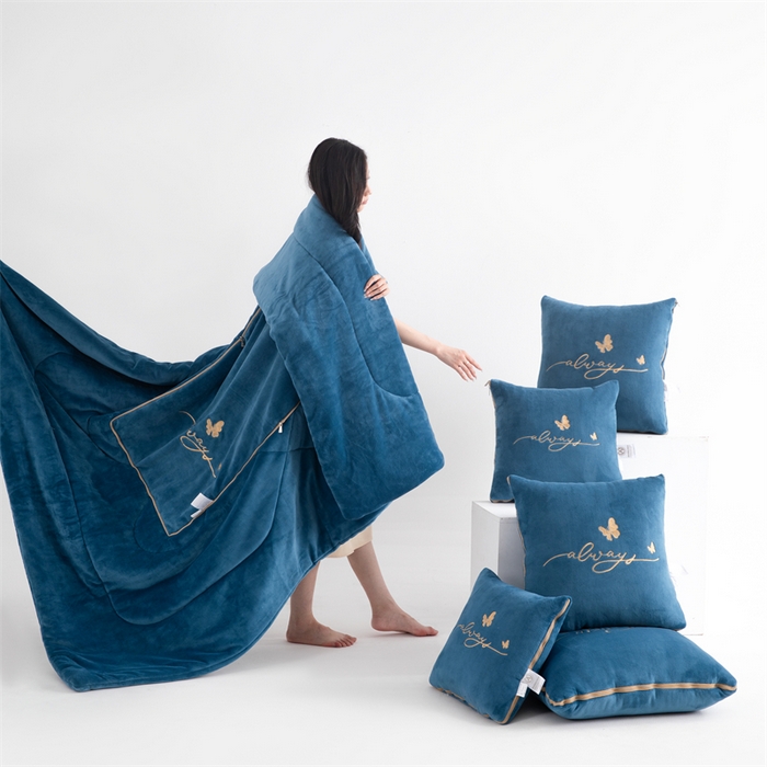 91家纺网 家纺一手货源 找家纺 照世家纺 2025新款蝶影相随牛奶绒多功能抱枕被（控价：不能低于以下：小79，中号99，大139，加大169，超大219.低于零售价的链接，一经发现直接投诉下架，感谢大家的支持） 蝶影相随-海蓝