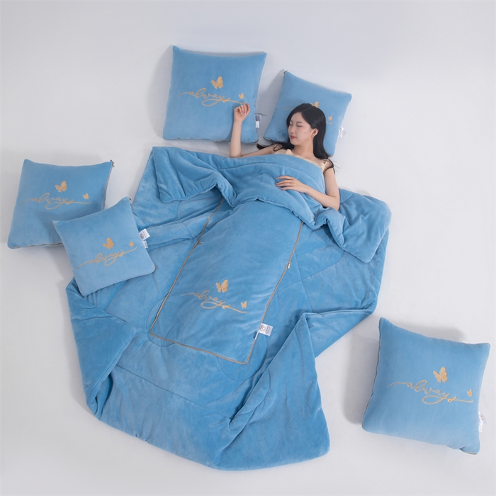 91家纺网 家纺一手货源 找家纺 照世家纺 2025新款蝶影相随牛奶绒多功能抱枕被（控价：不能低于以下：小79，中号99，大139，加大169，超大219.低于零售价的链接，一经发现直接投诉下架，感谢大家的支持） 蝶影相随-天蓝