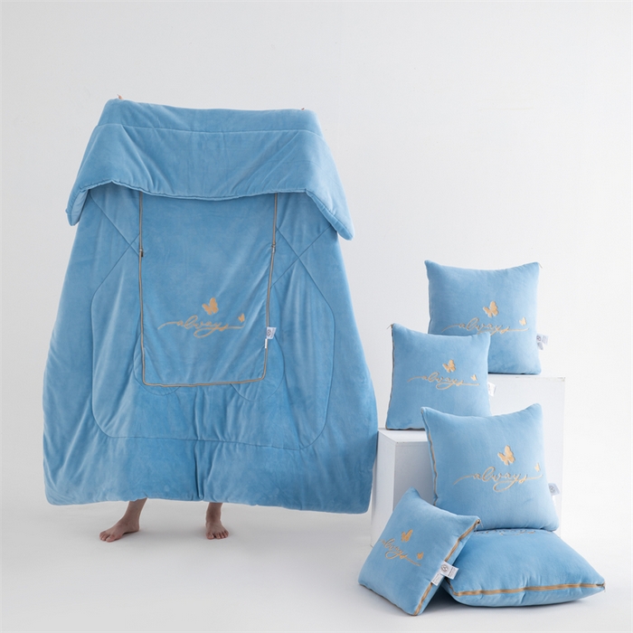 91家纺网 家纺一手货源 找家纺 照世家纺 2025新款蝶影相随牛奶绒多功能抱枕被（控价：不能低于以下：小79，中号99，大139，加大169，超大219.低于零售价的链接，一经发现直接投诉下架，感谢大家的支持） 蝶影相随-天蓝