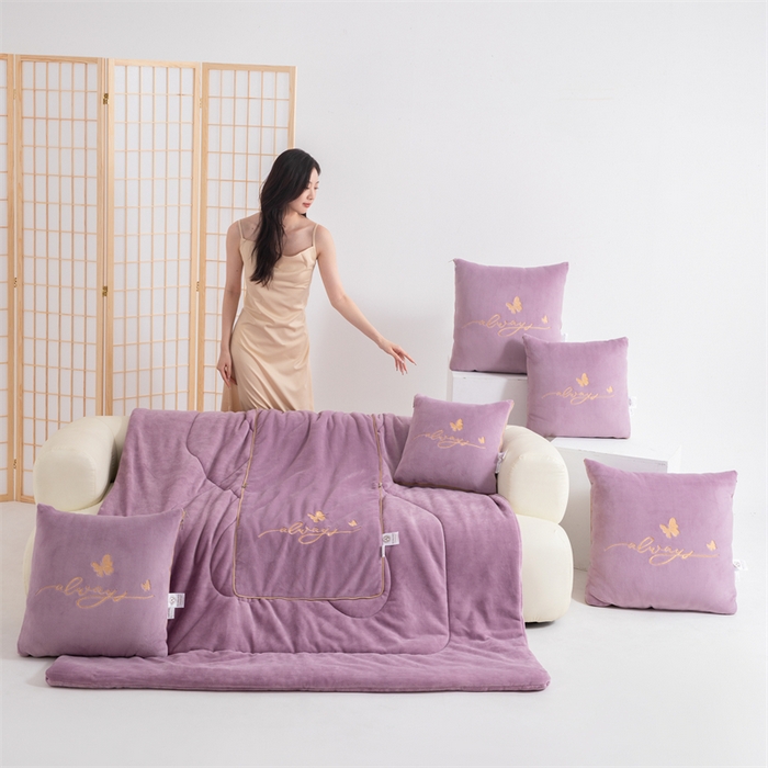 91家纺网 家纺一手货源 找家纺 照世家纺 2025新款蝶影相随牛奶绒多功能抱枕被（控价：不能低于以下：小79，中号99，大139，加大169，超大219.低于零售价的链接，一经发现直接投诉下架，感谢大家的支持） 蝶影相随-紫色