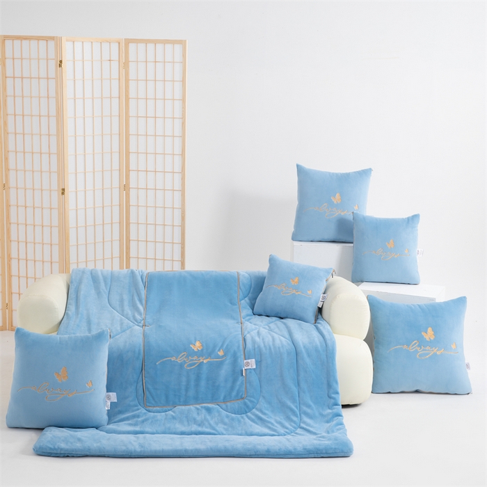 91家纺网 家纺一手货源 找家纺 照世家纺 2025新款蝶影相随牛奶绒多功能抱枕被（控价：不能低于以下：小79，中号99，大139，加大169，超大219.低于零售价的链接，一经发现直接投诉下架，感谢大家的支持） 蝶影相随-天蓝