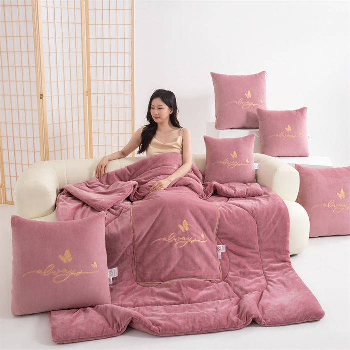 91家纺网 家纺一手货源 找家纺 照世家纺 2025新款蝶影相随牛奶绒多功能抱枕被（控价：不能低于以下：小79，中号99，大139，加大169，超大219.低于零售价的链接，一经发现直接投诉下架，感谢大家的支持） 蝶影相随-豆沙