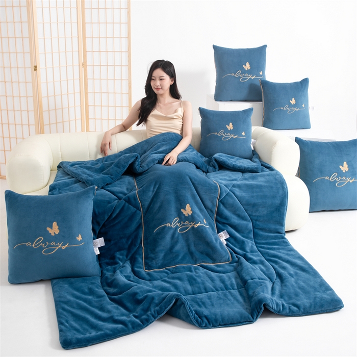 91家纺网 家纺一手货源 找家纺 照世家纺 2025新款蝶影相随牛奶绒多功能抱枕被（控价：不能低于以下：小79，中号99，大139，加大169，超大219.低于零售价的链接，一经发现直接投诉下架，感谢大家的支持） 蝶影相随-海蓝