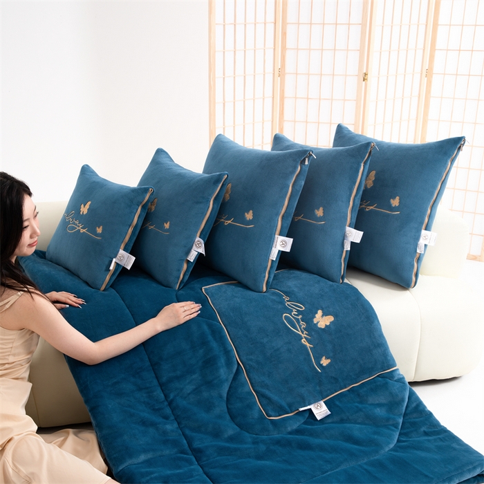 91家纺网 家纺一手货源 找家纺 照世家纺 2025新款蝶影相随牛奶绒多功能抱枕被（控价：不能低于以下：小79，中号99，大139，加大169，超大219.低于零售价的链接，一经发现直接投诉下架，感谢大家的支持） 蝶影相随-海蓝