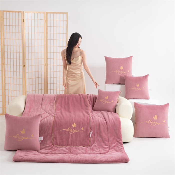 91家纺网 家纺一手货源 找家纺 照世家纺 2025新款蝶影相随牛奶绒多功能抱枕被（控价：不能低于以下：小79，中号99，大139，加大169，超大219.低于零售价的链接，一经发现直接投诉下架，感谢大家的支持） 蝶影相随-豆沙