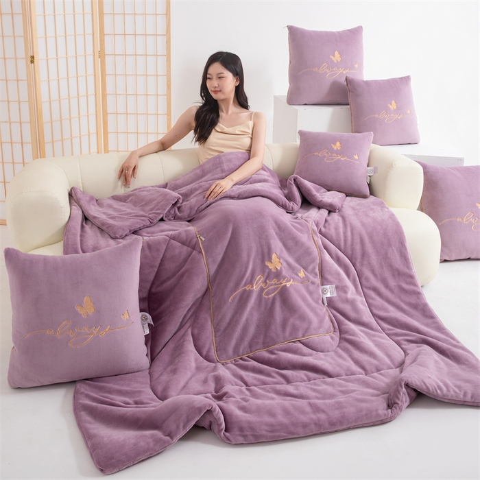 91家纺网 家纺一手货源 找家纺 照世家纺 2025新款蝶影相随牛奶绒多功能抱枕被（控价：不能低于以下：小79，中号99，大139，加大169，超大219.低于零售价的链接，一经发现直接投诉下架，感谢大家的支持） 蝶影相随-紫色