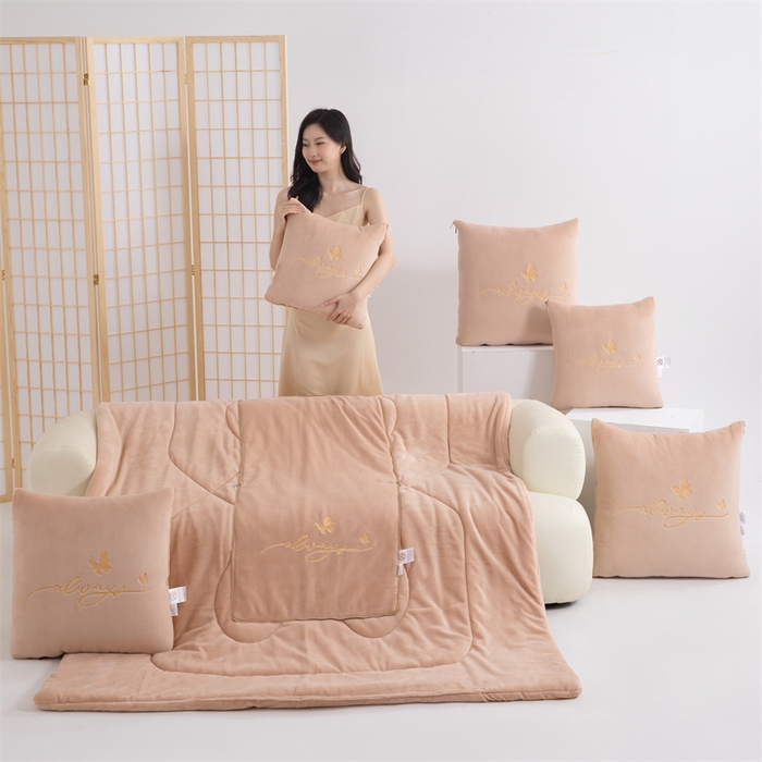 91家纺网 家纺一手货源 找家纺 照世家纺 2025新款蝶影相随牛奶绒多功能抱枕被（控价：不能低于以下：小79，中号99，大139，加大169，超大219.低于零售价的链接，一经发现直接投诉下架，感谢大家的支持） 蝶影相随-咖色