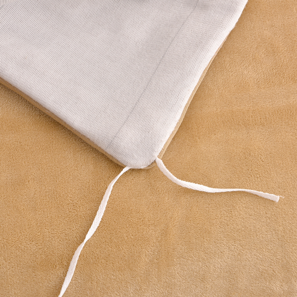 91家纺网 家纺一手货源 找家纺 董成龙家纺 2025新款直播爆款牛奶绒四件套雕花压线款法莱绒四件套11 山茶花-米白