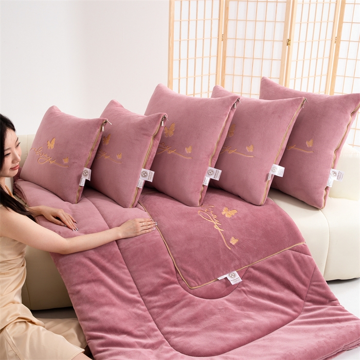 91家纺网 家纺一手货源 找家纺 （总）照世家纺 2025新款蝶影相随牛奶绒多功能抱枕被（控价：不能低于以下：小79，中号99，大139，加大169，超大219.低于零售价的链接，一经发现直接投诉下架，感谢大家的支持）