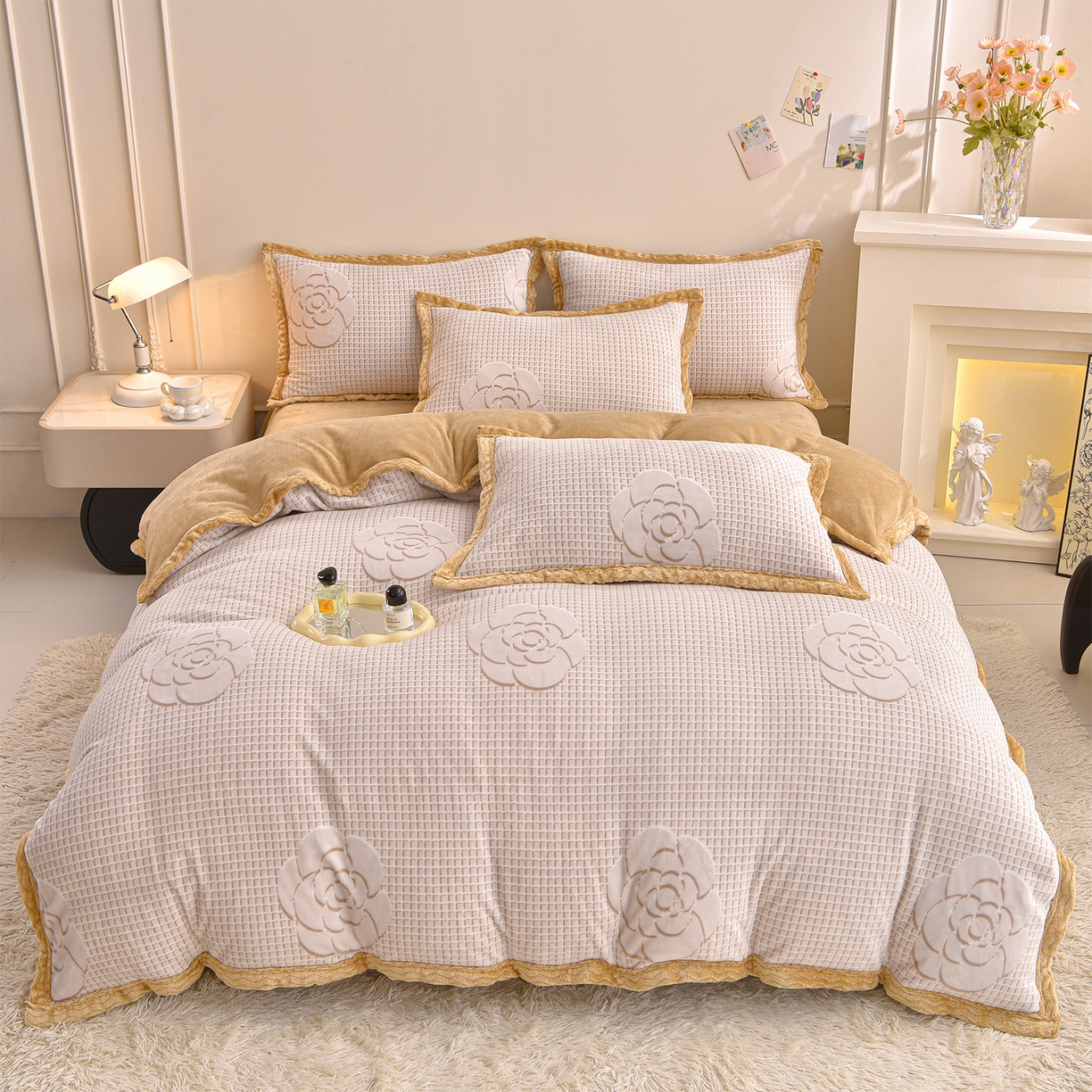 91家纺网 家纺一手货源 找家纺 董成龙家纺 2025新款直播爆款牛奶绒四件套雕花压线款法莱绒四件套11 山茶花-米白