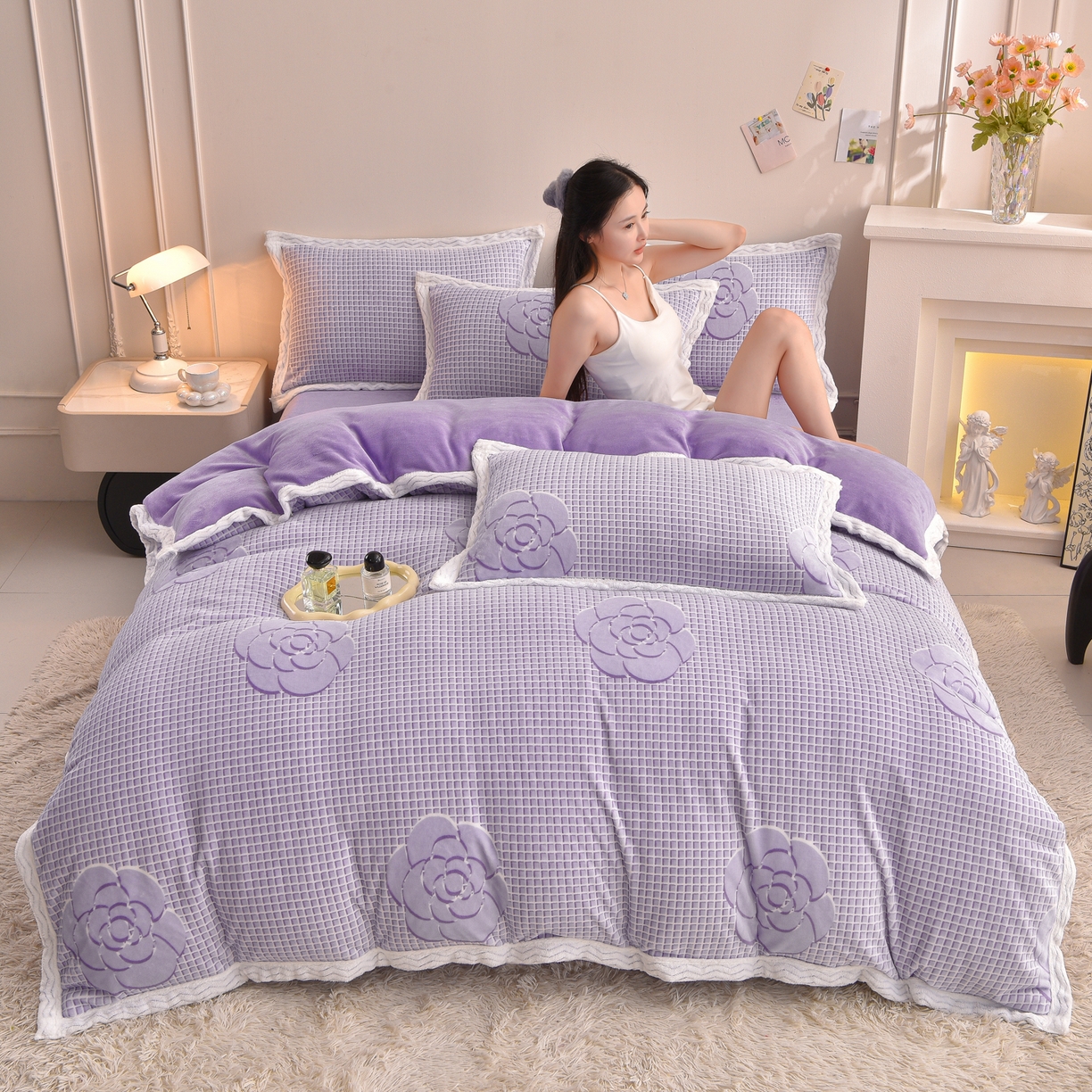 91家纺网 家纺一手货源 找家纺 董成龙家纺 2025新款直播爆款牛奶绒四件套雕花压线款法莱绒四件套11 山茶花-紫