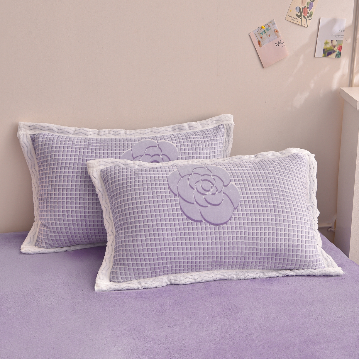 91家纺网 家纺一手货源 找家纺 董成龙家纺 2025新款直播爆款牛奶绒四件套雕花压线款法莱绒四件套11 山茶花-紫