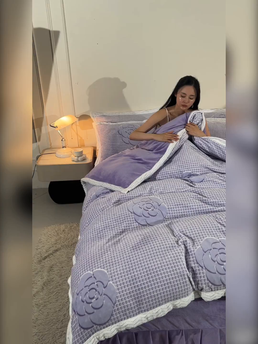 91家纺网 家纺一手货源 找家纺 董成龙家纺 2025新款直播爆款牛奶绒四件套雕花压线款法莱绒四件套11 山茶花-紫