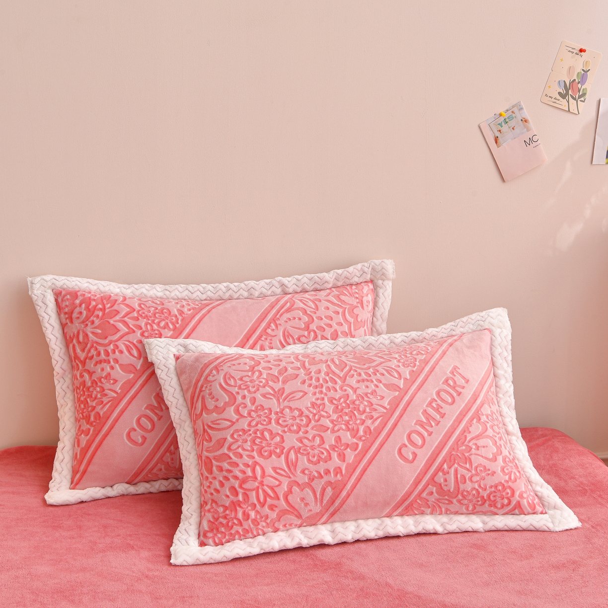 91家纺网 家纺一手货源 找家纺 董成龙家纺 2025新款直播爆款牛奶绒四件套雕花压线款法莱绒四件套11 盛世年华-粉