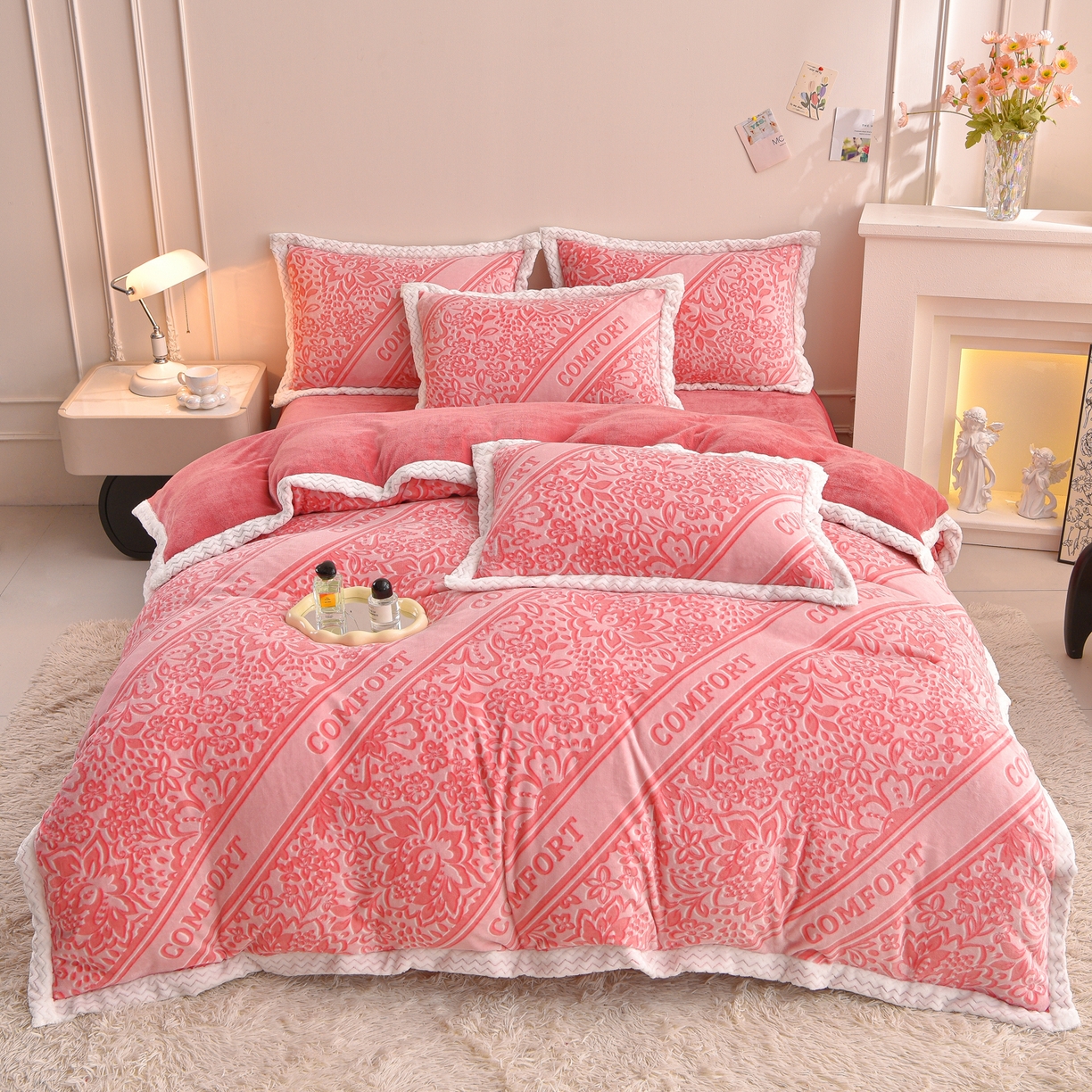 91家纺网 家纺一手货源 找家纺 董成龙家纺 2025新款直播爆款牛奶绒四件套雕花压线款法莱绒四件套11 盛世年华-粉