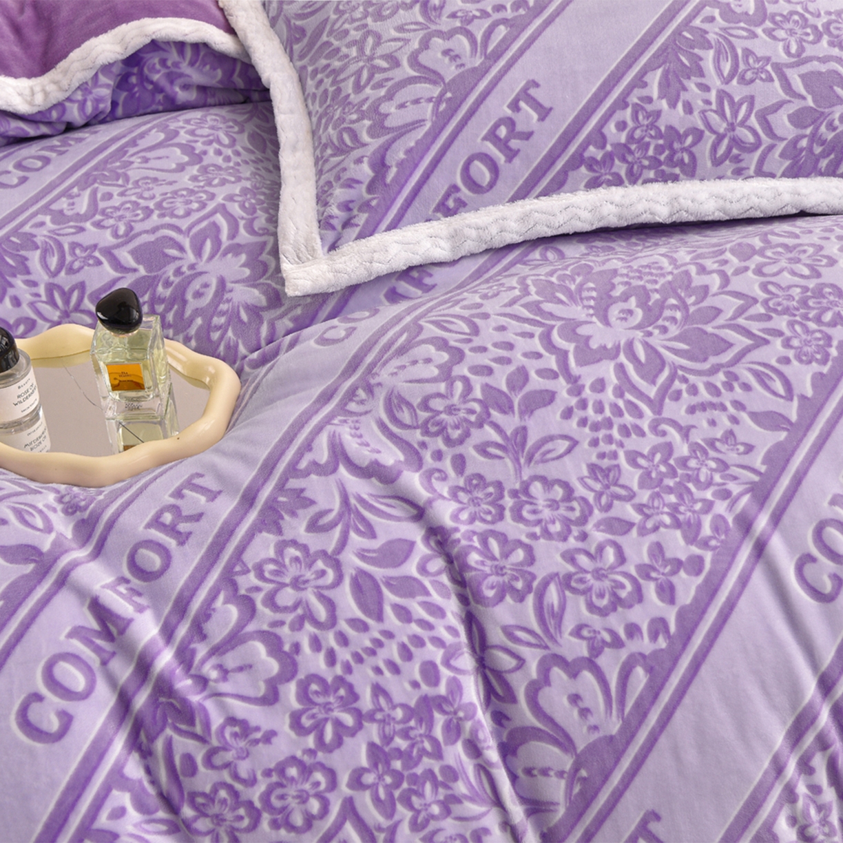 91家纺网 家纺一手货源 找家纺 董成龙家纺 2025新款直播爆款牛奶绒四件套雕花压线款法莱绒四件套11 盛世年华-紫