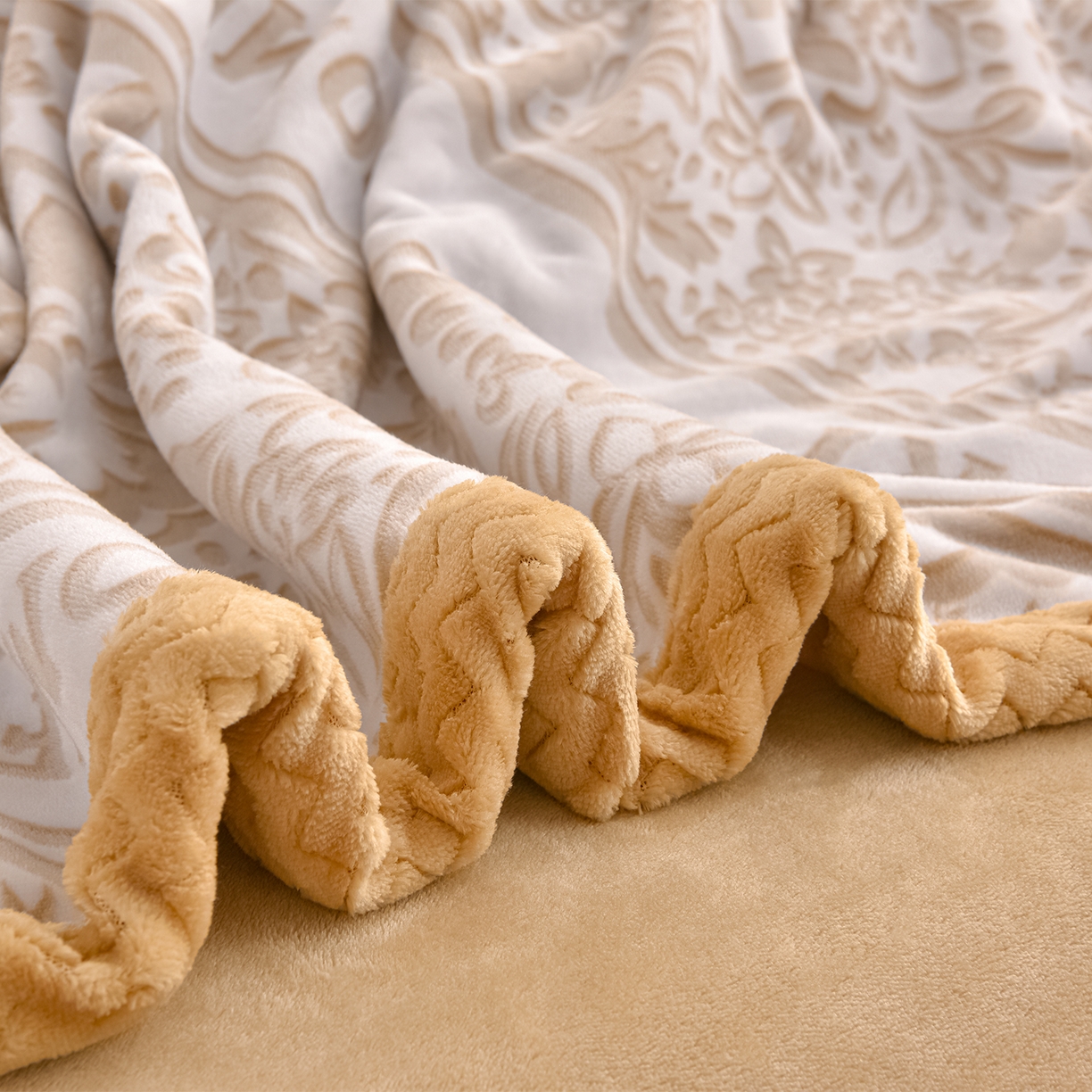 91家纺网 家纺一手货源 找家纺 董成龙家纺 2025新款直播爆款牛奶绒四件套雕花压线款法莱绒四件套11 盛世年华-棕咖