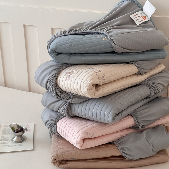 91家纺网 家纺一手货源 找家纺 由有家居 2025新品50S双股全棉长绒棉刺绣绗缝夹棉床笠床垫保护罩三件套 组合图