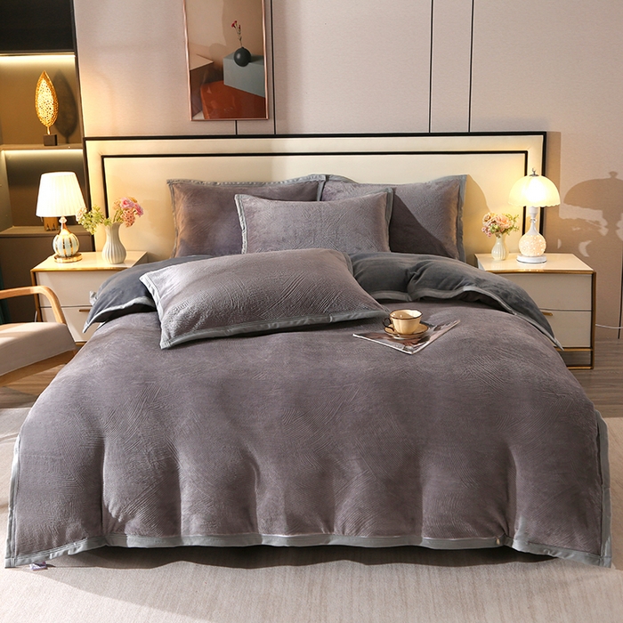 91家纺网 家纺一手货源 找家纺 小叮当家纺仓储工厂店 2025新款A类母婴级高克重8.5斤牛奶绒四件套烂花绒雕花绒四件套 流星-灰色