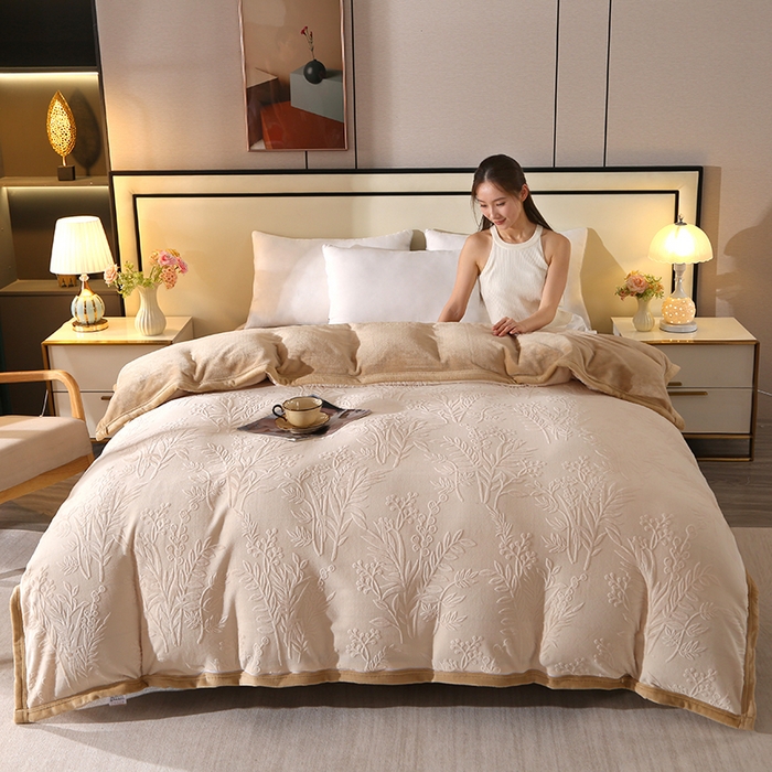 91家纺网 家纺一手货源 找家纺 小叮当家纺仓储工厂店 2025新款A类母婴级高克重8.5斤牛奶绒四件套烂花绒雕花绒四件套 仙草-米色