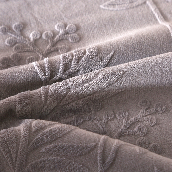 91家纺网 家纺一手货源 找家纺 小叮当家纺仓储工厂店 2025新款A类母婴级高克重8.5斤牛奶绒四件套烂花绒雕花绒四件套 仙草-灰色