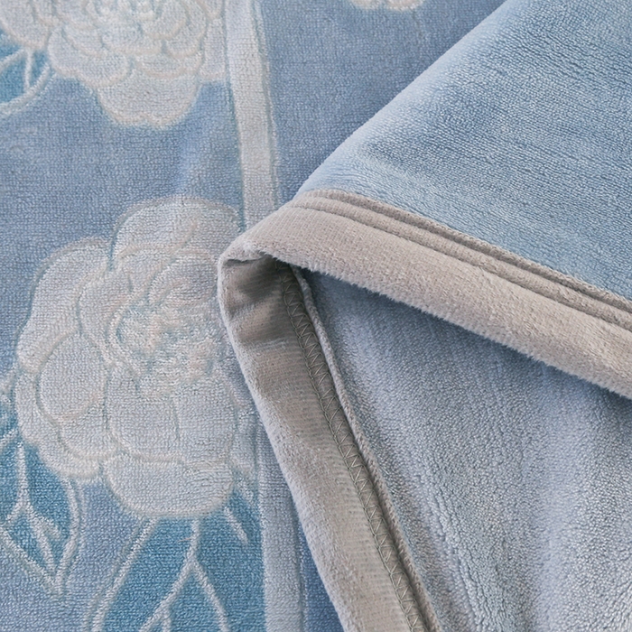 91家纺网 家纺一手货源 找家纺 小叮当家纺仓储工厂店 2025新款A类母婴级高克重8.5斤牛奶绒四件套烂花绒雕花绒四件套 玫瑰-浅蓝